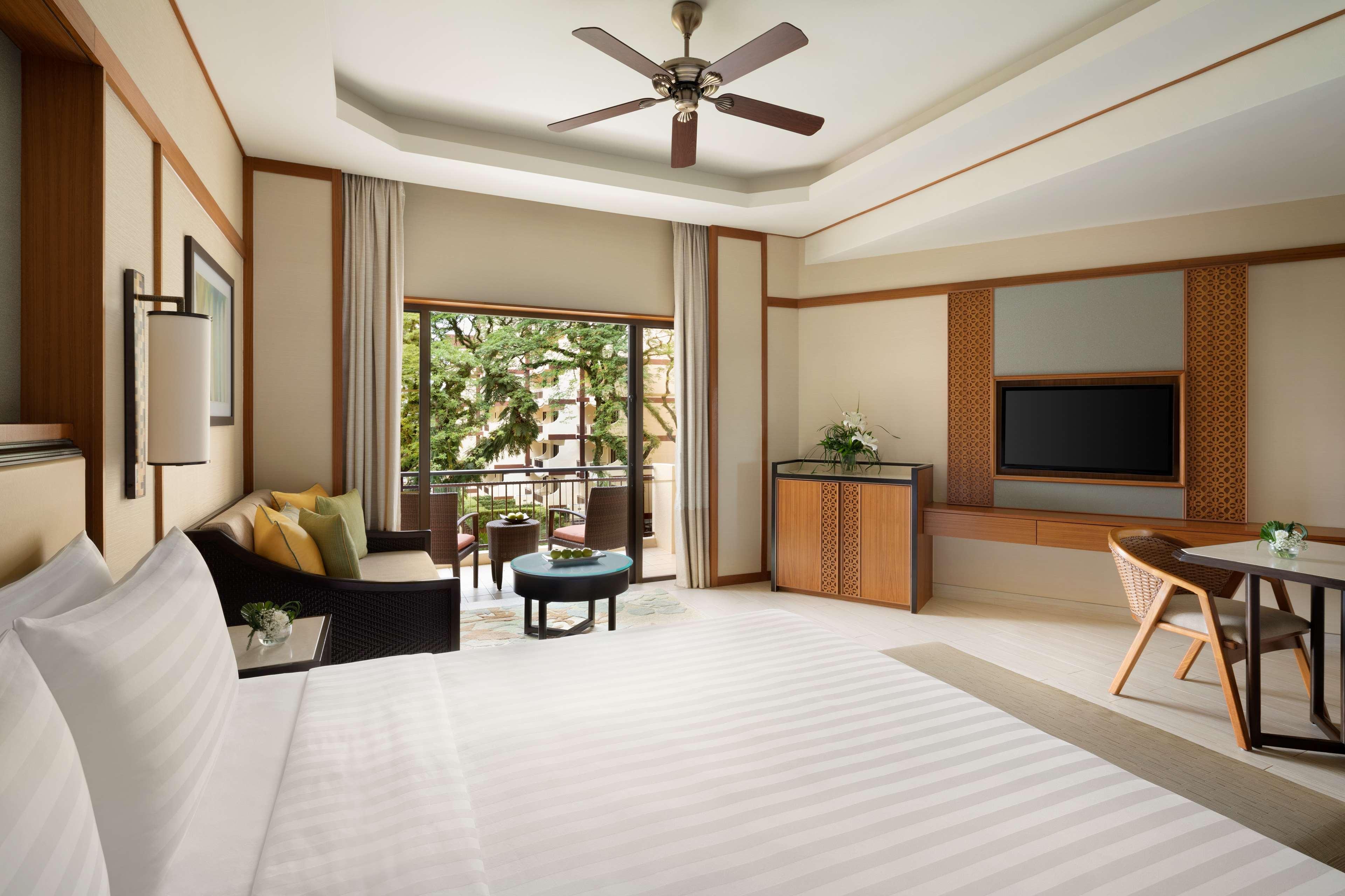 Shangri-La Rasa Sayang, Penang Бату Феринги Екстериор снимка A suite at the hotel