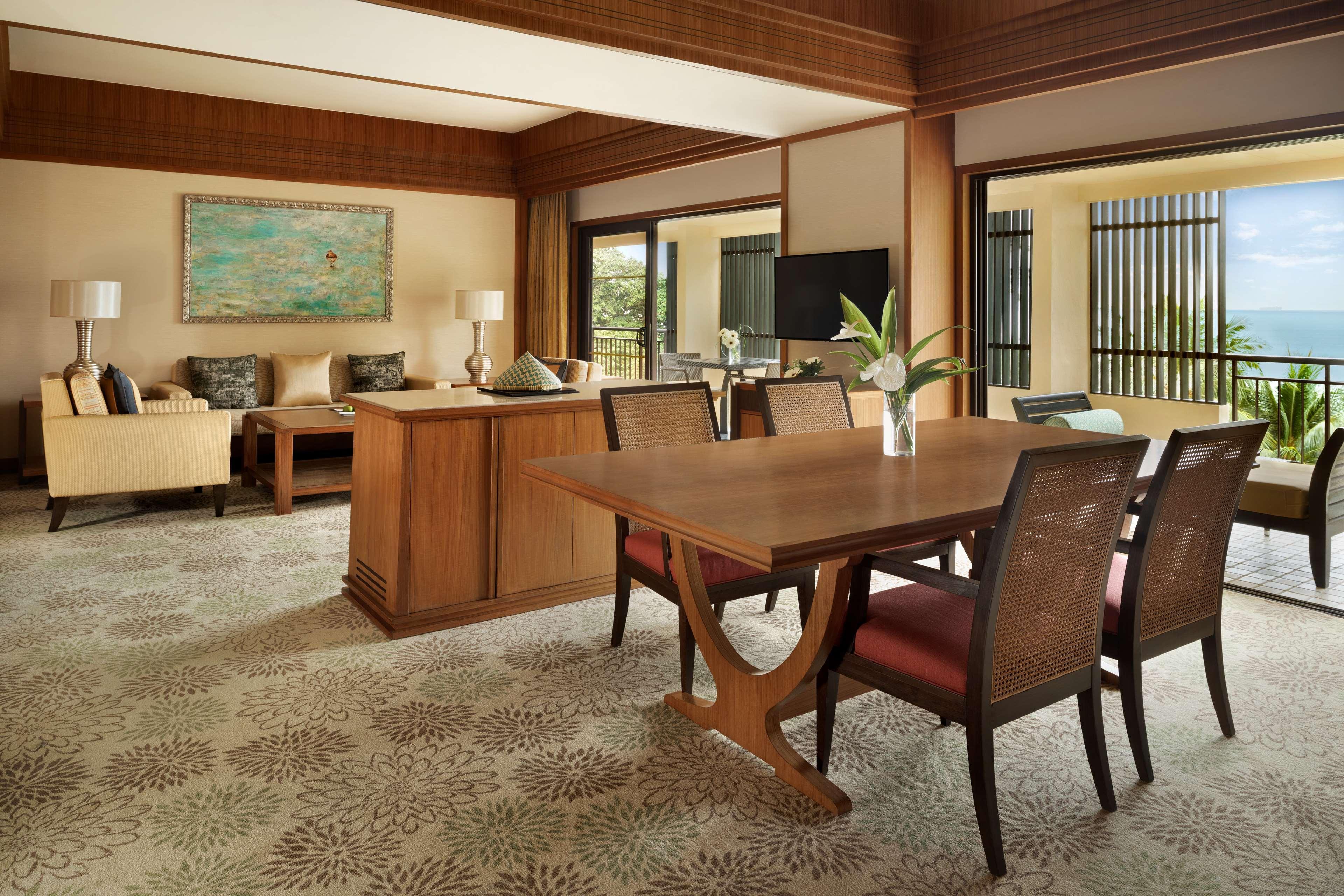 Shangri-La Rasa Sayang, Penang Бату Феринги Екстериор снимка A suite at the Four Seasons Resort Maui