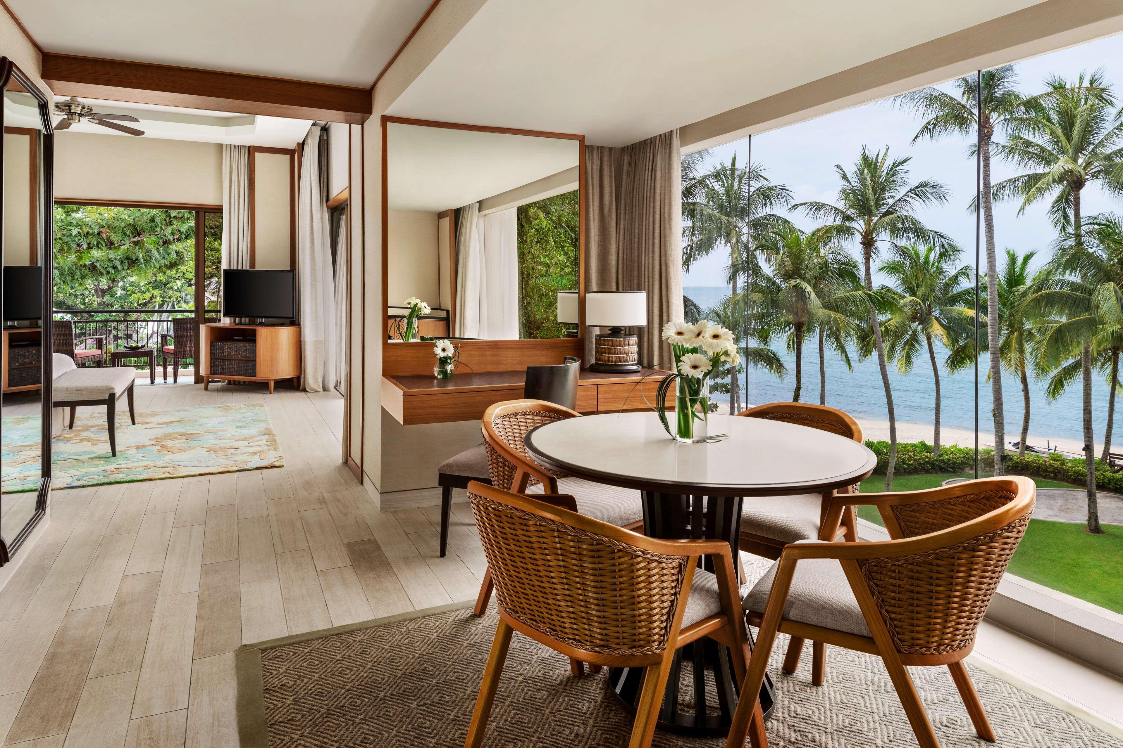 Shangri-La Rasa Sayang, Penang Бату Феринги Екстериор снимка A suite at the Westin Resort & Spa, Nusa Dua, Bali
