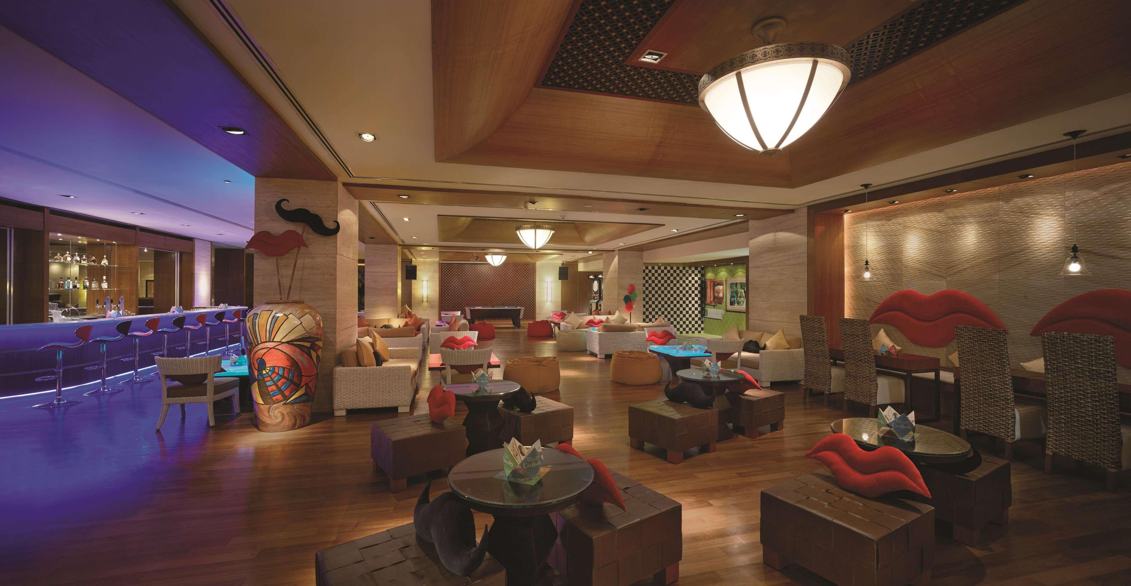Shangri-La Rasa Sayang, Penang Бату Феринги Екстериор снимка The interior of the lounge