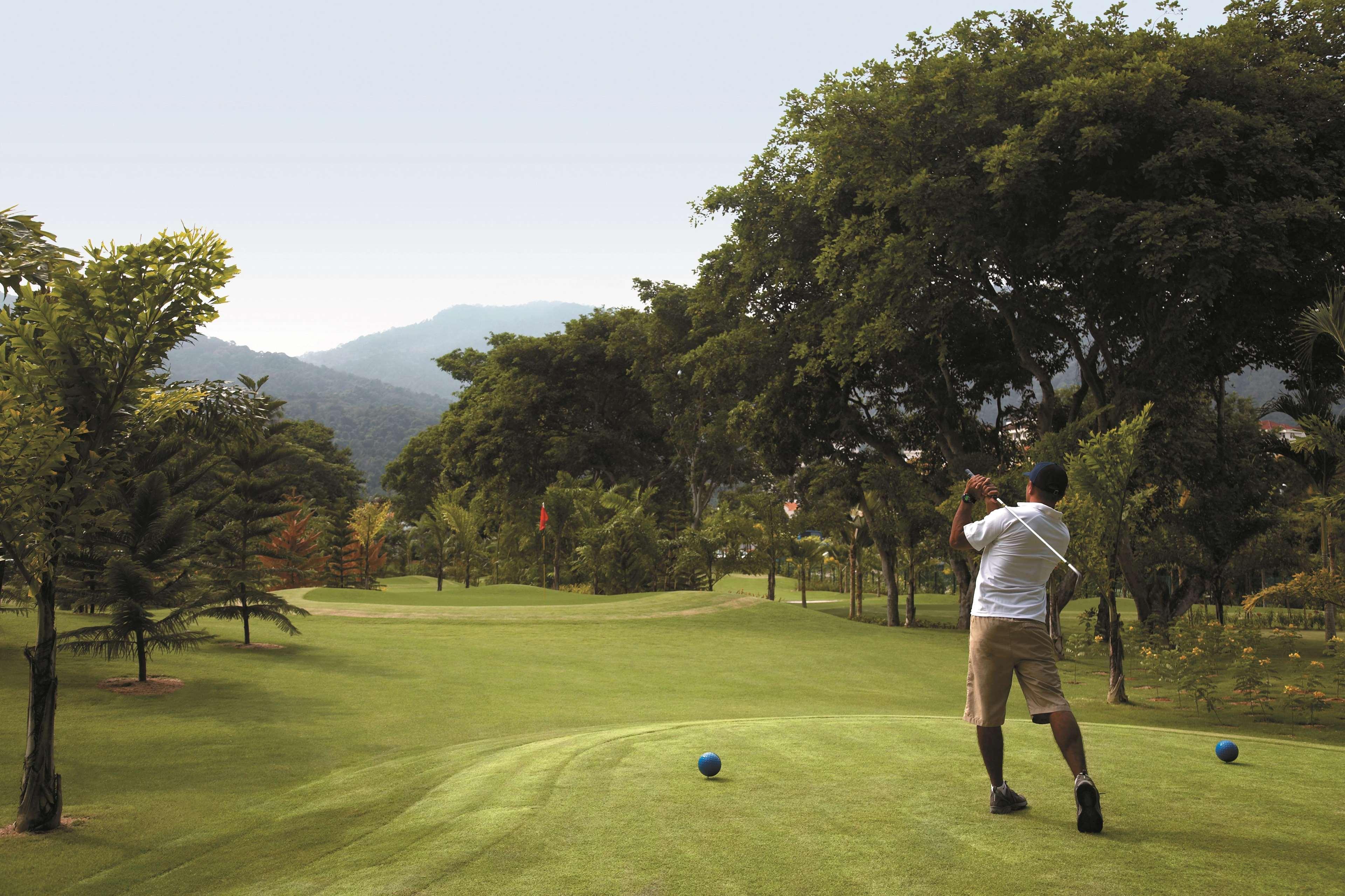Shangri-La Rasa Sayang, Penang Бату Феринги Екстериор снимка Golf course at the Royal Lake Club